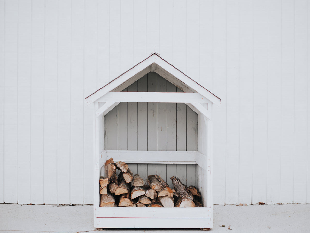 Kaminholzregal aus Holz 90x40x150 cm - Weiß - mit Dach und Ablageboden - für den Außenbereich